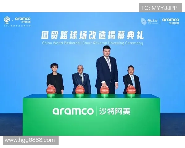 姚明的衣柜揭秘：从篮球场到时尚舞台的风格演变与个人品味探索